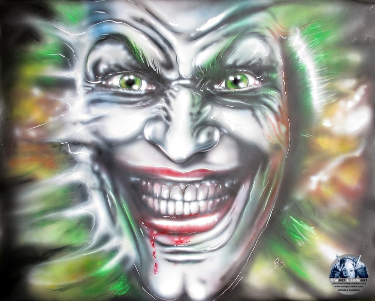 bemalte-folierung-airbrush-boeses-gesicht-joker-face-gruene-augen-horror_7024